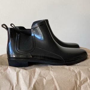 new size 7 galoshes chelsea rain boots black